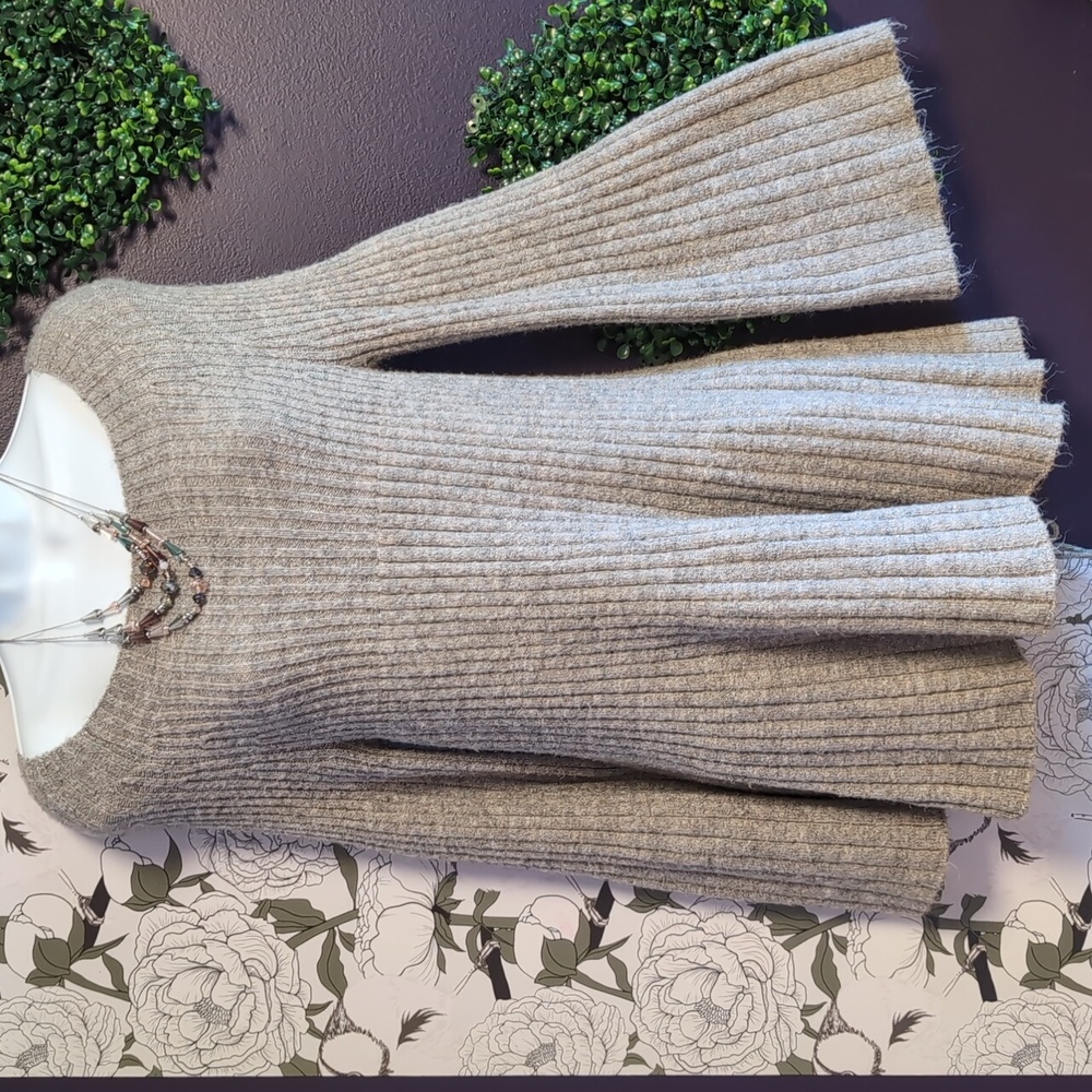Lace Up Back Soft Pink & Heather Gray Bell Sleeve Tunic Sweater - Picture 6 of 6